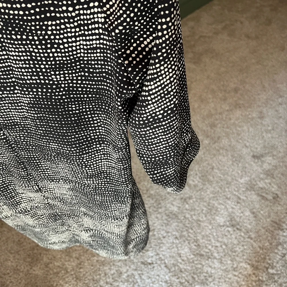 Elegant Black and White Women's Dress - Picture 3 of 9